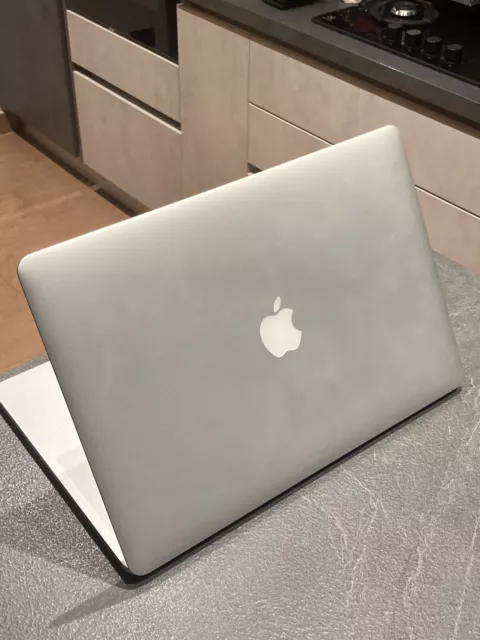 MACBOOK PRO 15" ( fine 2013 ) Core i7 2,4Ghz - 8GB RAM - 250 GB SSD FUNZIONANTE