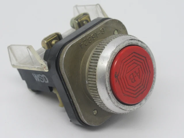Allen-Bradley 800T-A6D4 Push Button Series B 1NCLB Red 30.5mm Flush Head USED