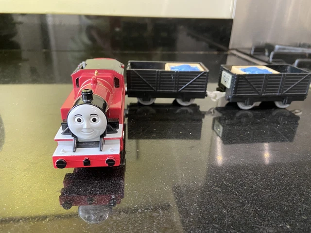 TOMY THOMAS TRACKMASTER Arthur LMS Train with trucks, battery operated ...