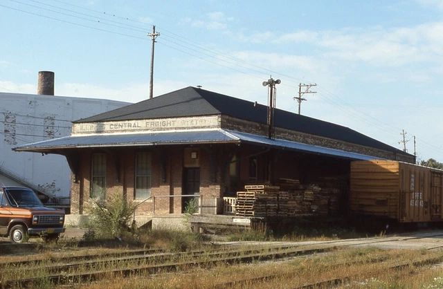 S: Original Slide IC Illinois Central Freight House Scene - Monroe WI 1985