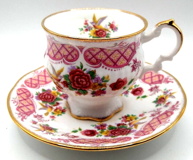 Patrón isabelino de hueso fino chino rosas dovedale y pájaros hecho en Inglaterra