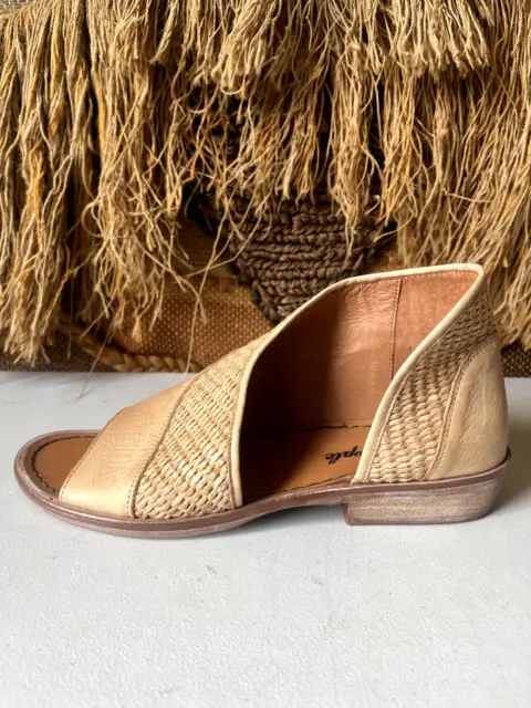 Free People Mont Blanc  Textured Tan Sandals Womens Size 7