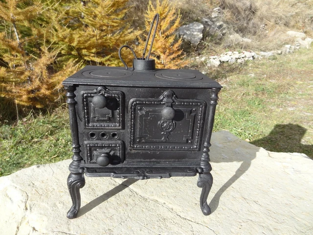 JOUET ANCIEN CUISINIERE En Tole A Pattes De Lion EUR 99,00 - FR