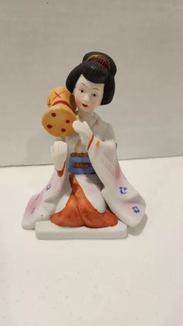 Vintage Oriental Asian Woman / Porcelain Ceramic Statue Figurine Taiwan 5"x4" 