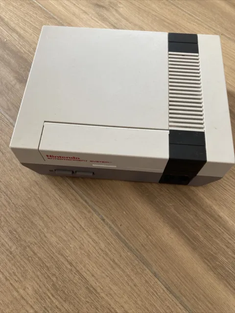 Console Nintendo NES  (FRA) Vendu Sans Câble Ni Manette￼(clignote Rouge)