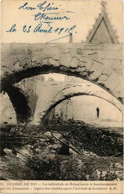 CPA MILITAIRE La Cathédrale de Reims aprés le bombardement (315711)