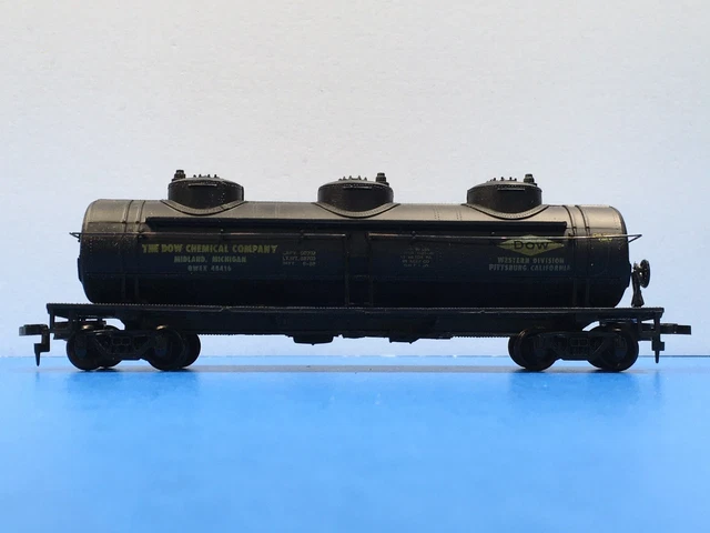 HO Scale "Dow Chemical" 48416 Triple Dome Oil Tanker Freight Train / Lionel #2