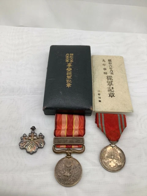 Lot De 3 Médailles Militaires Japonaises De La Guerre - Kun Hachito Touyou Argent Meiji - Occasion