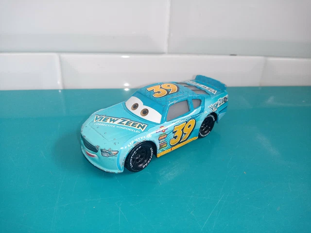 22.02.27.2 Voiture métal Cars course Buck Bearingly 39 Disney Pixar
