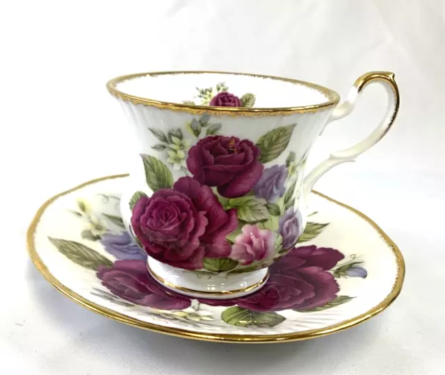 Queen's Rosina Fine Bone China England Teacup & Saucer Red Roses & Gold Trim VTG