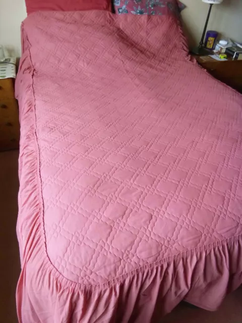 Vintage Retro Salmon Pink Quilted Nylon Double Fitted Bedspread Cover Throw