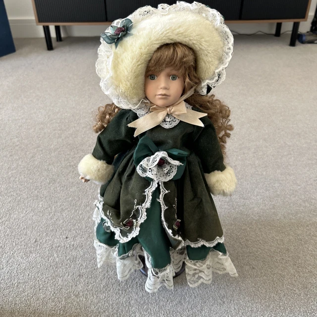 BEAUTIFUL PORCELAIN DOLL green Victorian Christmas dress - Collectable doll  7.05 - PicClick UK