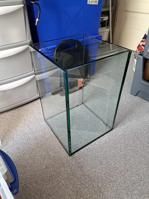 Glass fish tank