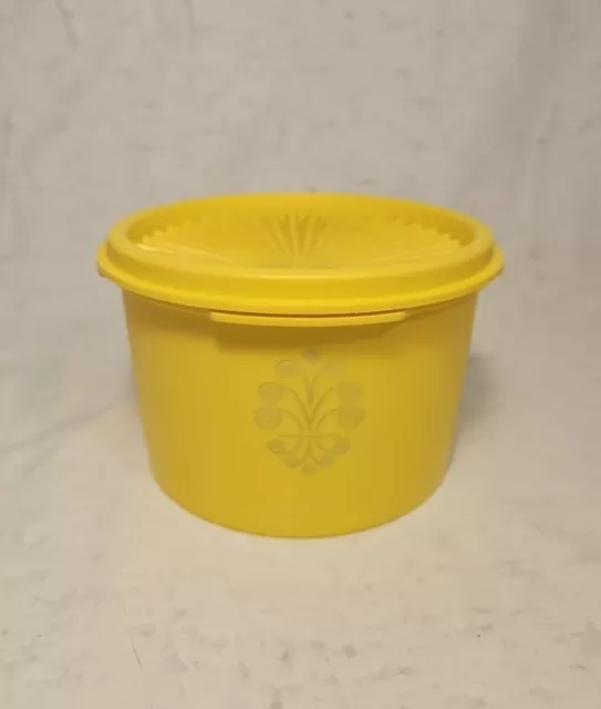Vintage Yellow Tupperware Container With Lid 4.5 inch Round Clean 1297-15