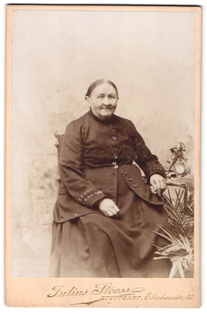 Fotografie Julius Stoess, Stuttgart, Eberhardstrasse 47, Portrait ältere Dame i