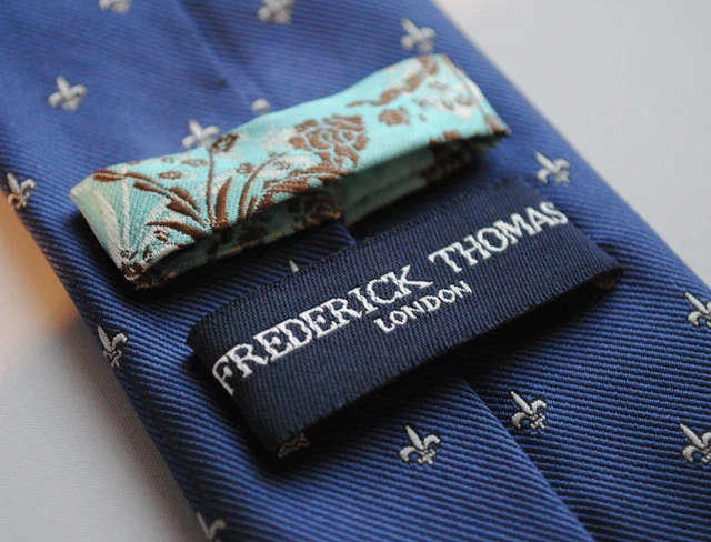 Cravate Homme Frederick Thomas Bordeaux - Design Fleur De Lis - Neuf Avec étiquettes