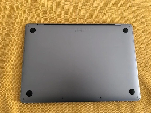 Apple MacBook Pro 13,3" 2016 - Come NUOVO - RAM 8GB SSD 256GB Intel i5 2.0Ghz 4