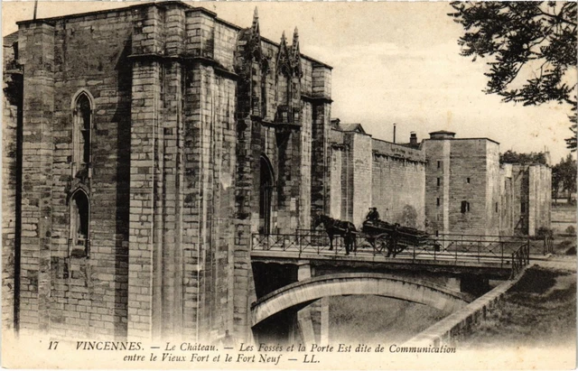 CPA Vincennes Le Chateau les Fosses et la Porte Est (1347369)