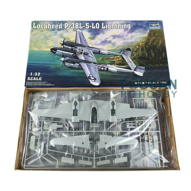 1:32 Trumpeter 02227 Lockheed P-38L-5-LO Lightning Fighter Aircraft Display
