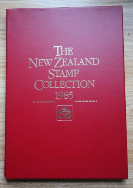1985 New Zealand Stamp Year Book with Slipcase and all MNH Stamps. 2