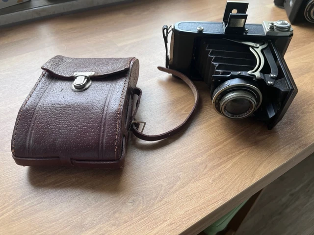 2 Fotoapparate Zeiss Iron und Belfoca 
