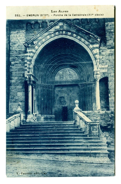 CPA 05 Hautes-Alpes Embrun Cathedral Porch