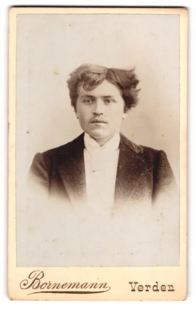 Fotografie Bornemann, Verden, Portrait junger Mann mit ungepflegten Haaren