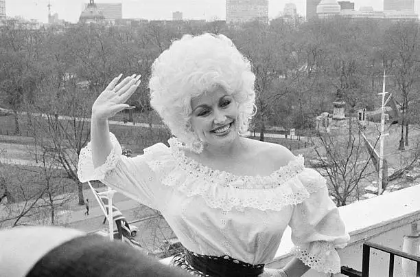 American country singer-songwriter Dolly Parton in London 1983 OLD PHOTO 1