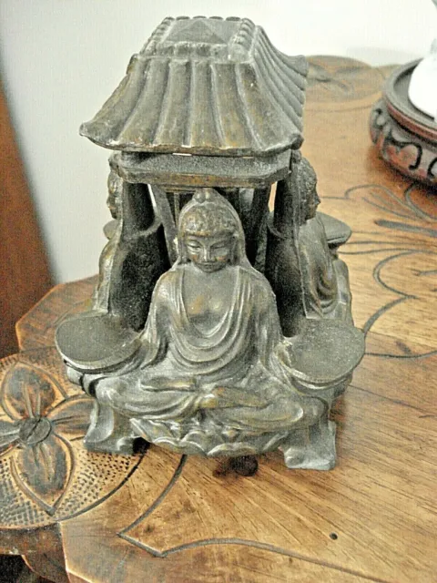 Brule parfum ou brule encens ancien XIXe pagode Bouddha en méditation.