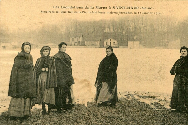 SAINT MAUR DES PITS Floods Marne Sinistrés neighborhood foot in front of houses