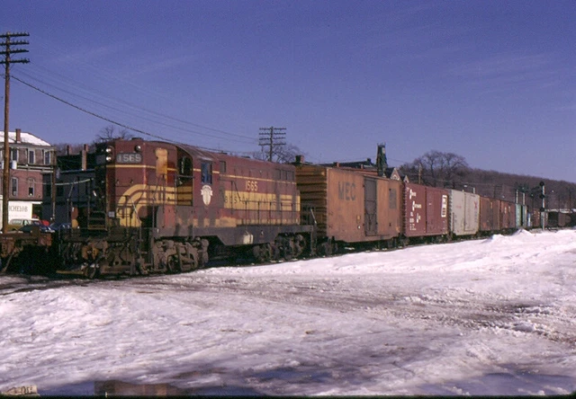 Boston & Maine GP-7  # 1565+T  BR/Y '1974 ' @ Ayer ORIGINAL 35MM color slide