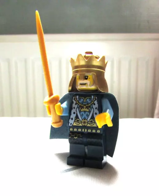 LEGO Castle - King's Castle - [70404] - 99% complete w/ instructions & box