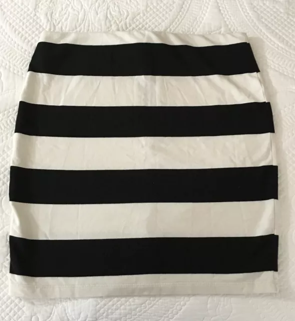 HALOGEN Mini Pencil Skirt Size M Black Ivory Bold Stripe Stretch Knit Zip Accent