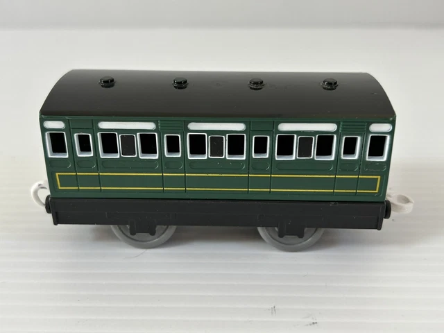 TOMY Trackmaster Thomas The Tank Engine Emily's Green Express Coach 2002 TOMY Trackmaster Thomas The Tank Engine Emily's Green Express Coach 2002
