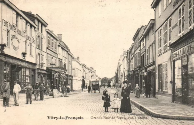 CPA 51 - VITRY LE FRANCOIS (Marne) - Grande Rue de Vaux, view on the right