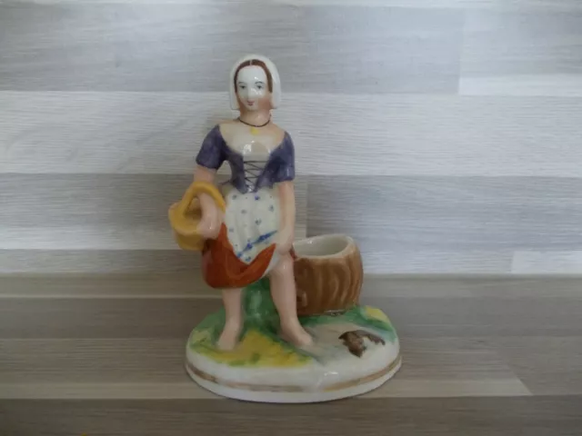Feines Antiker Porzellan Figur Frau mit Korb H11cm Streichholz / Federhälter ?