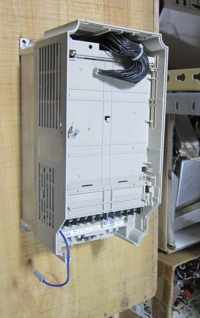 Yaskawa CIMR-E7U42P2 (Missing Control Board)
