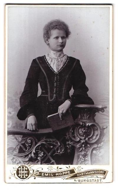 Fotografie Emil Hoppe, Hartmannsdorf b. Burgstädt, Portrait elegantes Fräulein