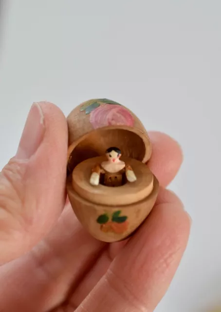 Sweet! Antique Grodnertal Miniature Jointed Wood Peg Doll in Painted Egg 1900