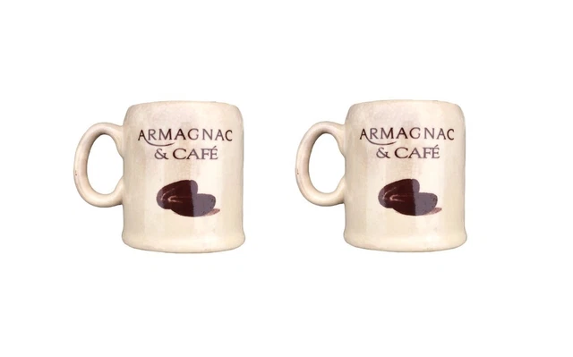 Deux tasses de café image stock. Image du mousse, cuvettes - 33161167