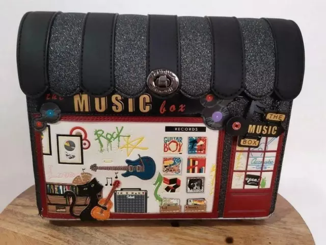 VENDULA LONDON 2019 : sac boîte modèle MUSIC BOX, neuf, prix 250€ TRES RARE!