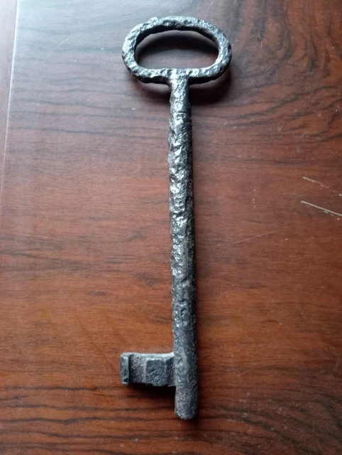 CHIAVE ANTICA Forgiata a mano 18,5 cm originale d'epoca Valle Ossola