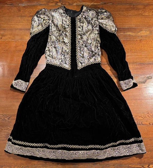 lorena sarbu gold dress 90s Jessica McClintock for Gunne Sax Black Gown Size S – CRITERIA VINTAGE main image 1