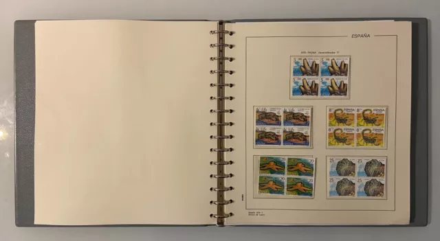 Álbum de sellos COMPLETO con hojas FILABO en bloques de cuatro años 1977-1980