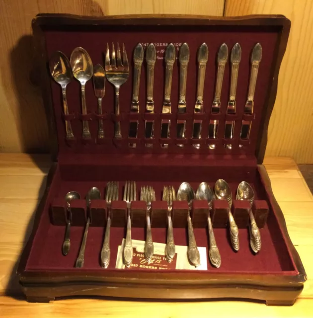 1847 ROGERS BROS FIRST LOVE SERVICE FOR 8 SILVER-PLATE FLATWARE SET 57pc W CHEST