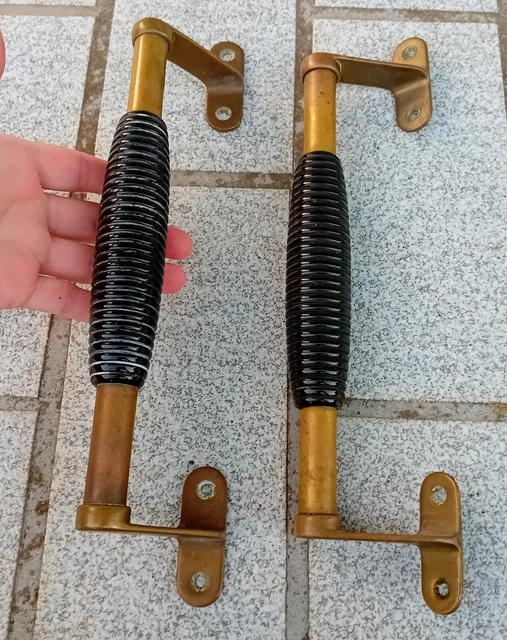 2 Grandes Anciennes poignees de porte en bronze ou laiton,  longueur 26 cm