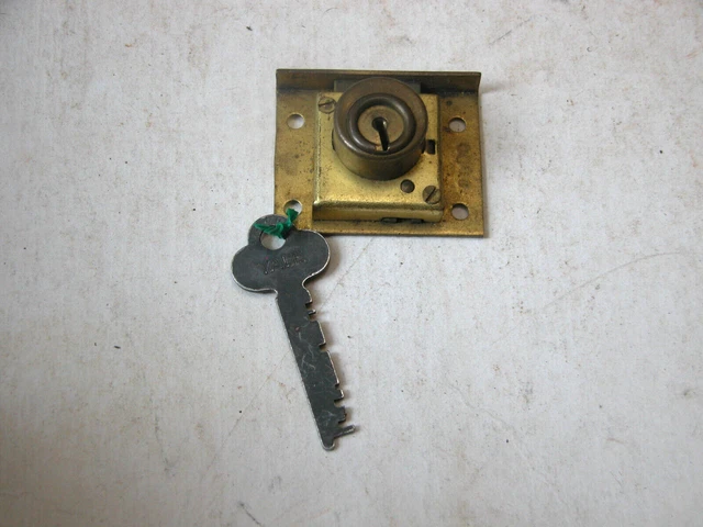 Vintage Yale 1730 Cabinet Door Lock Desk Drawers Flat Key
