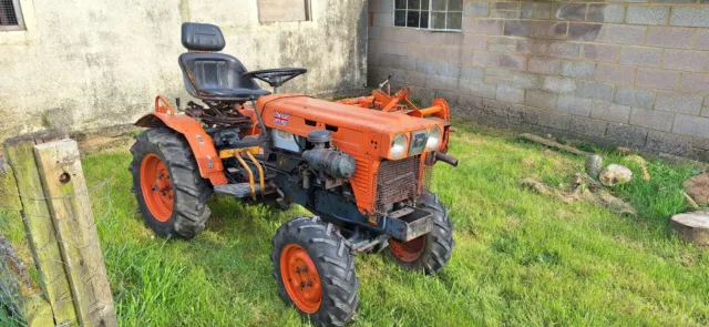 Kubota B7100 4WD Compact Tractor - Good reliable tractor - £3500 ono Can Deliver