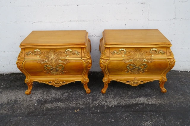 French Carved Large Bombay Serpentine Nightstands Bedside End Tables a Pair 4955