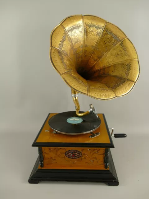 Horn With Decorated Tan Quadratkasten 244.353